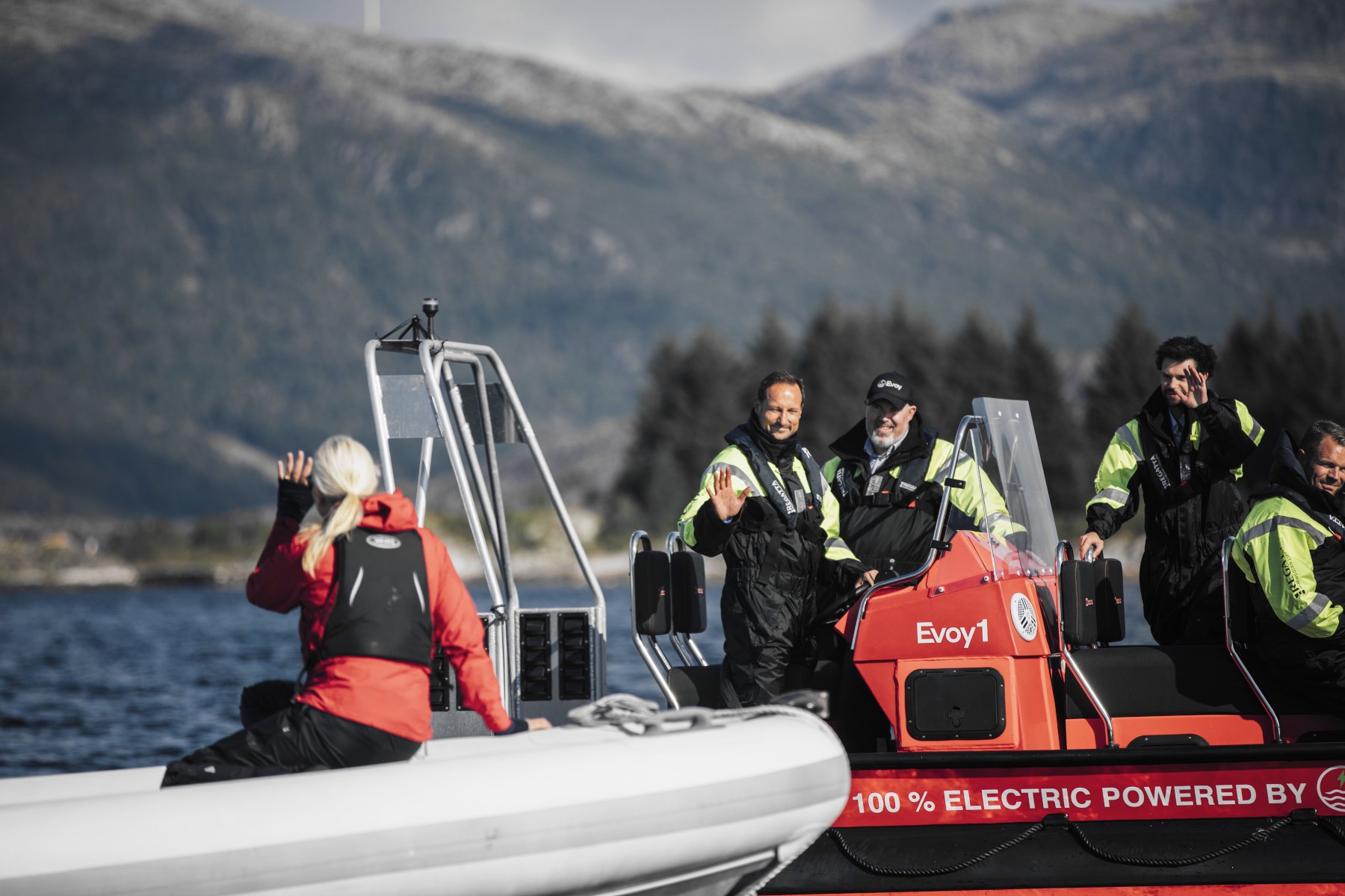 Image of Crown Prince and Princess of Norway in boats