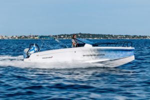 Electric Axopar 25 Boat Powered by Evoy