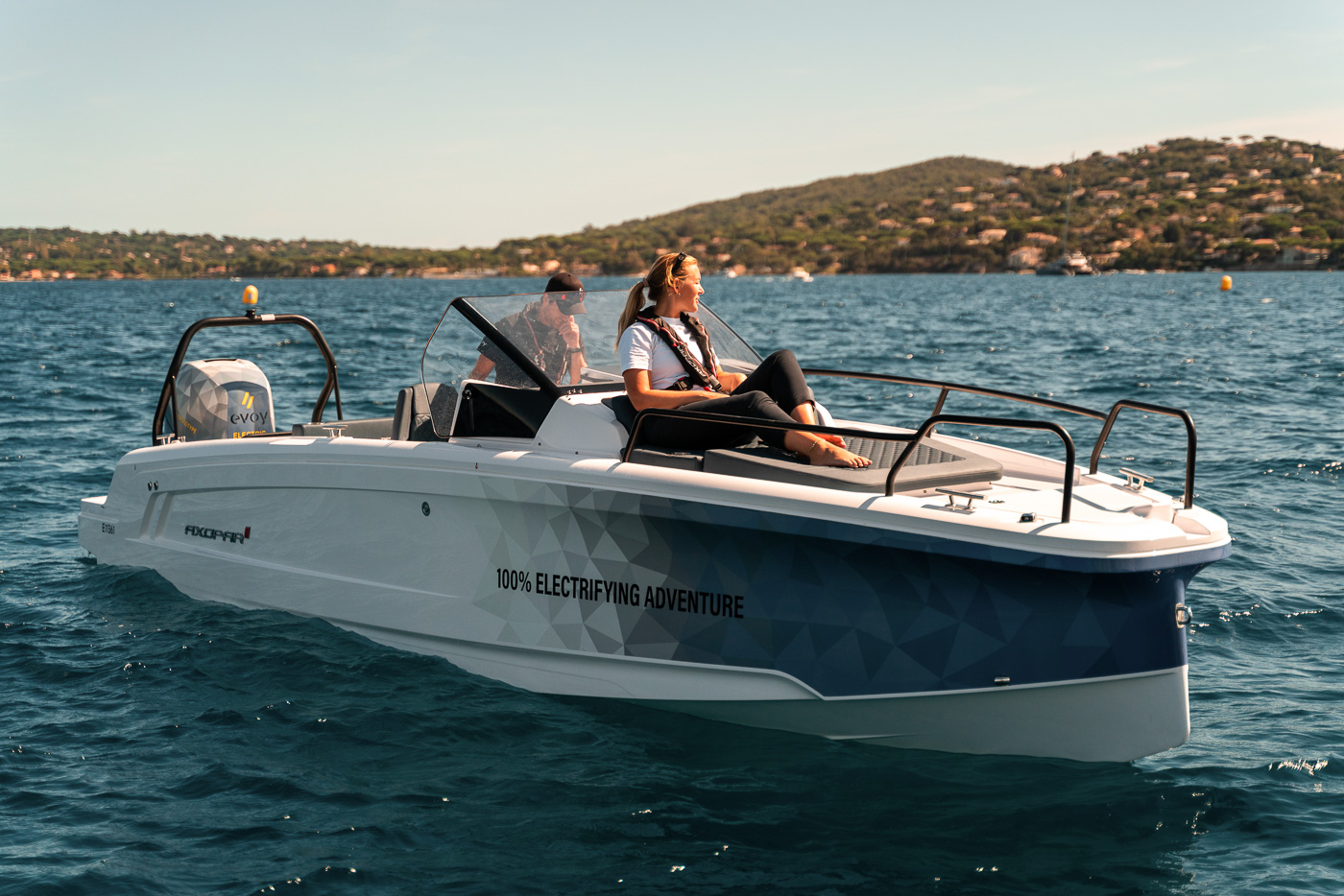 Electric Boat Axopar 25 powered by Evoy