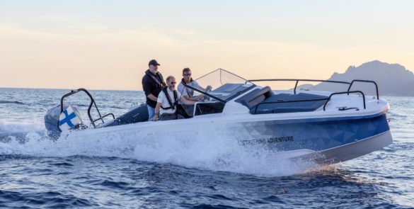 Axopar 25 electric boat powered by Evoy