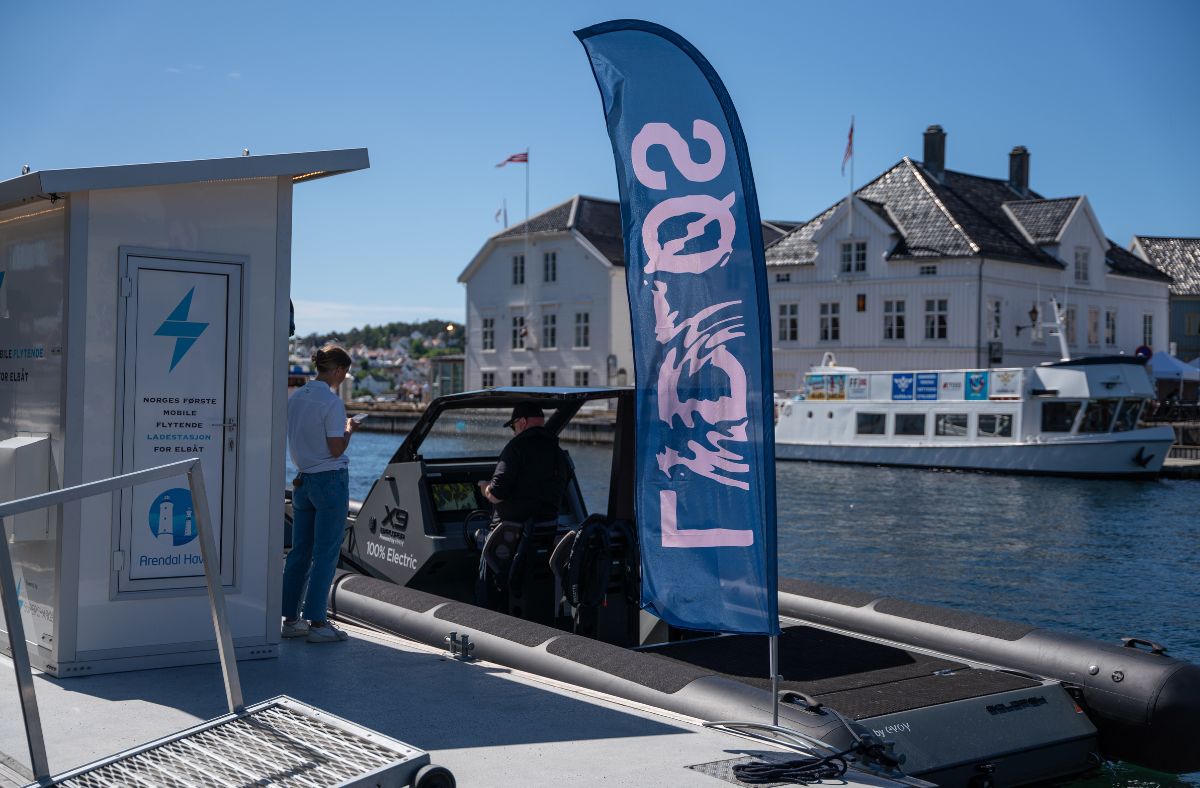Evoy electric Goldfish X9 boat charging at Lydlos Arendal