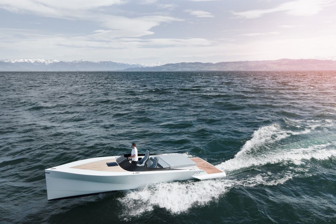 Say Carbon Yachts teaming up with Evoy - electric boat motor producer.