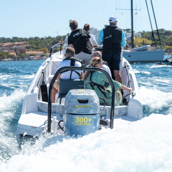 Axopar 25 electric boat powered by Evoy Saint Tropez