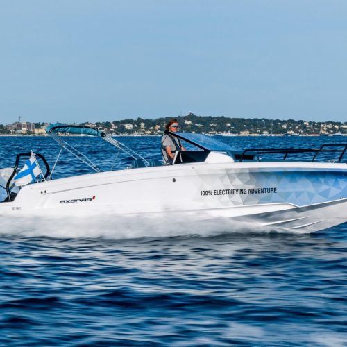 Electric Axopar 25 Boat Powered by Evoy